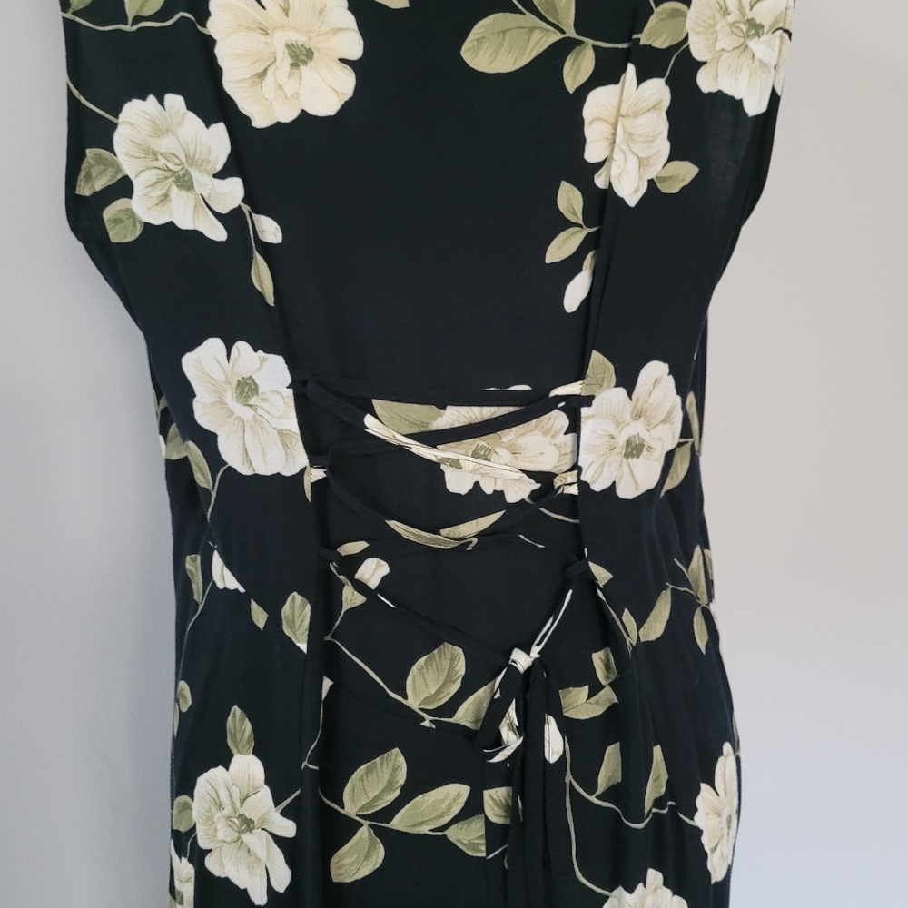Flowered Maxi Dress - Picture 7 of 12